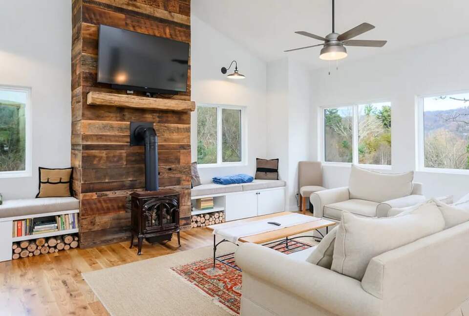 Idyllic Mountain by AvantStay | Outdoor Living - Asheville, North Carolina