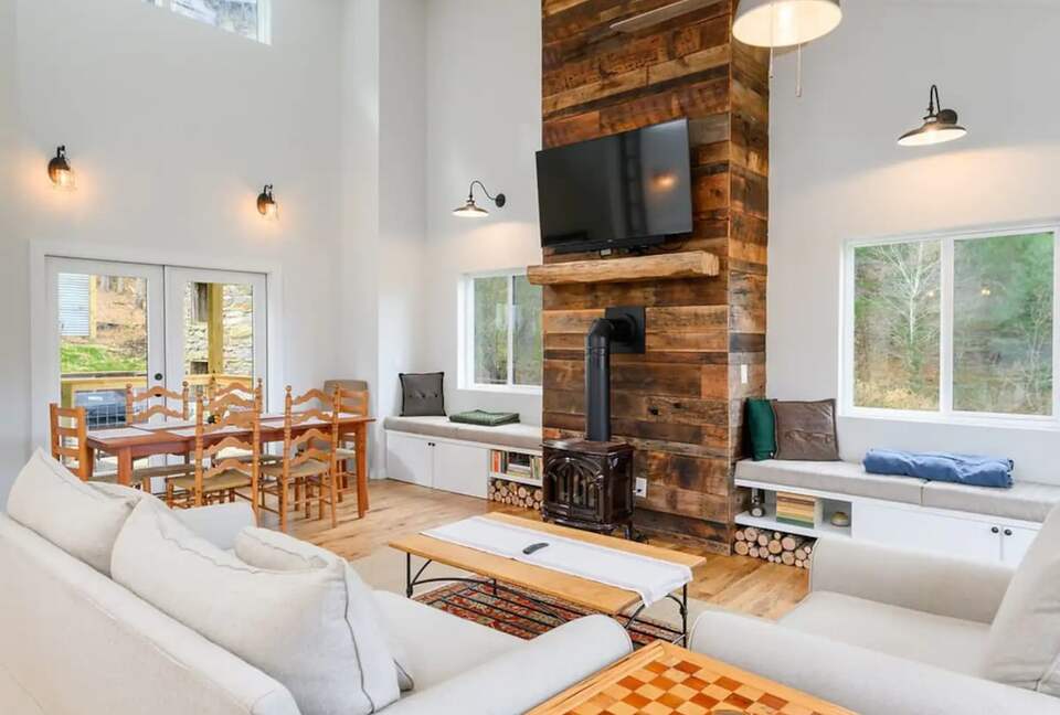 Idyllic Mountain by AvantStay | Outdoor Living - Asheville, North Carolina