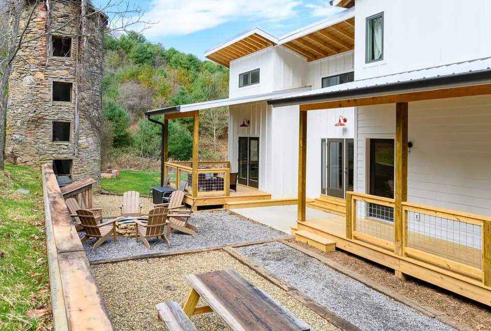 Idyllic Mountain by AvantStay | Outdoor Living - Asheville, North Carolina
