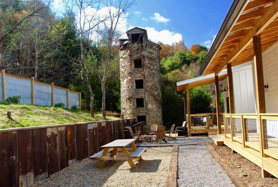 Idyllic Mountain by AvantStay | Outdoor Living - Asheville, North Carolina