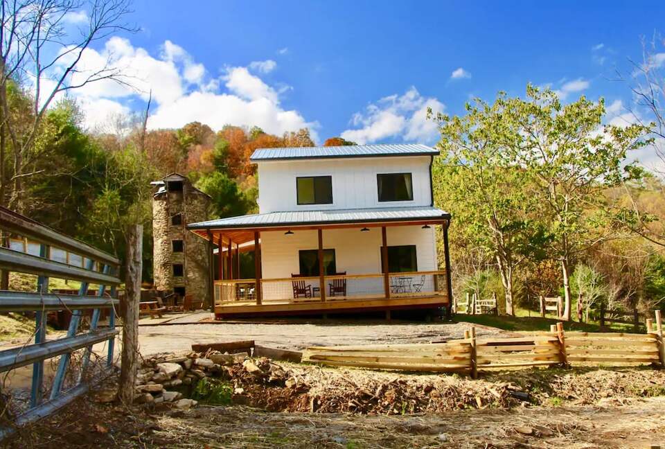 Idyllic Mountain by AvantStay | Outdoor Living - Asheville, North Carolina