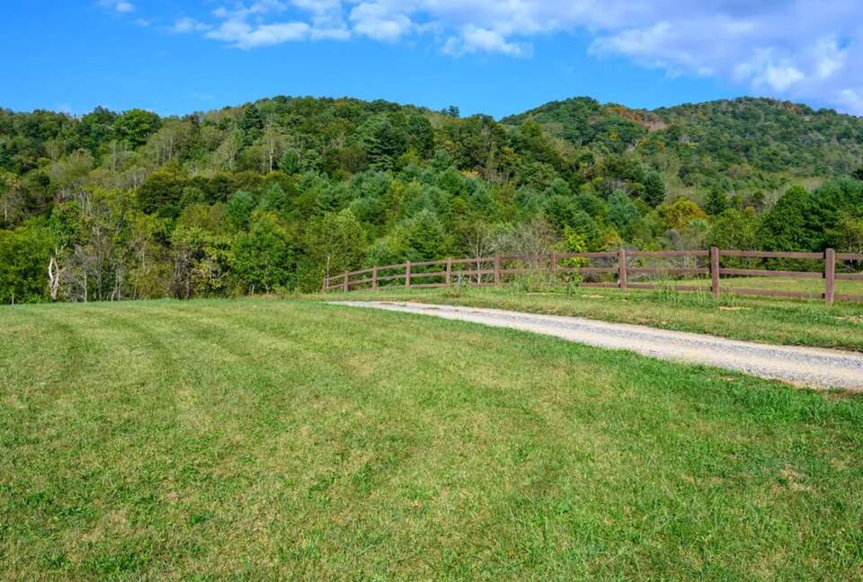 Idyllic Mountain by AvantStay | Outdoor Living - Asheville, North Carolina