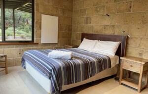 Coralwood Cottage in Native Garden Landscape - North Bornholm, Australia