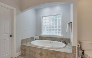 Spacious Waterfront Escape on Tim’s Ford Lake - Estill Springs, Tennessee