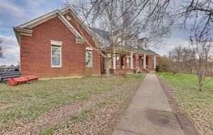 Bourbon Trail Country Home - Shelbyville, Kentucky