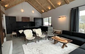 Ski In /Ski Out Modern Chalet - Penticton, Canada