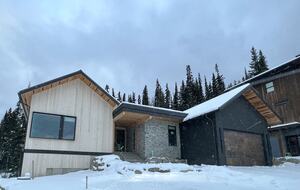Ski In /Ski Out Modern Chalet - Penticton, Canada