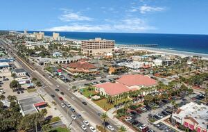 Stylish Neptune Beach Escape – Steps to the Sand - Neptune Beach, Florida