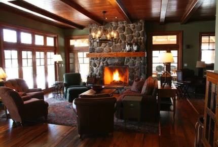 Lakehouse Retreat at Haliburton Highlands - Haliburton, Canada