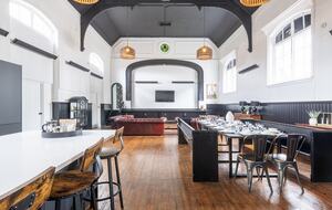 Elegant 18th-Century Hall with Modern Comforts - Edwinstowe, United Kingdom