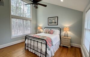 Charming Waterfront Cottage with Pickleball Court - Gloucester, Virginia