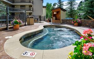 Ski-In/Ski-Out Steamboat Condo with Mountain Views - Steamboat Springs, Colorado
