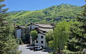 Ski-In/Ski-Out Steamboat Condo with Mountain Views - Steamboat Springs, Colorado