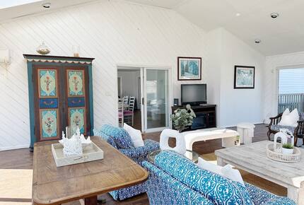 Secluded Westhampton Beach Haven Near the Water - Westhampton Beach, New York