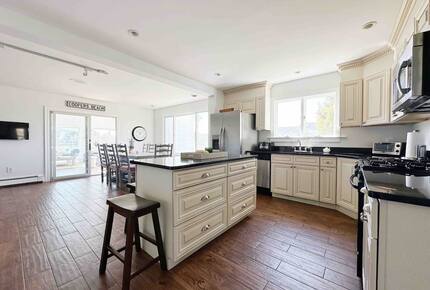 Secluded Westhampton Beach Haven Near the Water - Westhampton Beach, New York