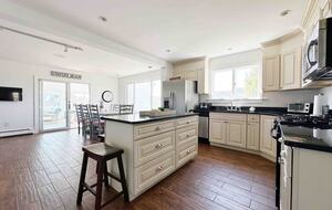 Secluded Westhampton Beach Haven Near the Water - Westhampton Beach, New York