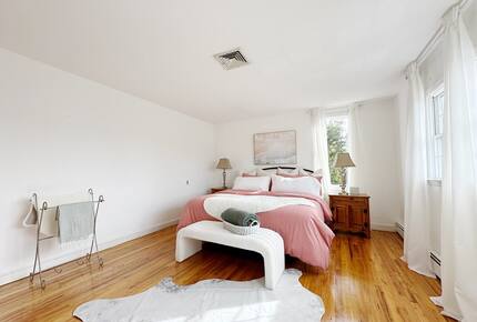 Secluded Westhampton Beach Haven Near the Water - Westhampton Beach, New York