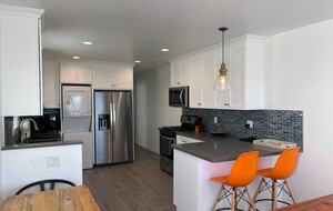 Cozy Oceanfront Getaway | Steps to the Beach - Oceanside, California