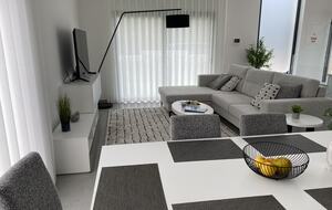 Casa Do Cruzeiro - Stunning Modern Villa with Private Pool and Garden - Foz do Arelho, Portugal