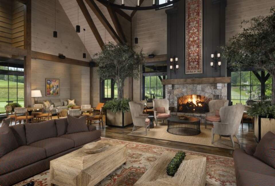 Two Moon | Elegant Mountain Home with Great Community Amenities - Cashiers, North Carolina