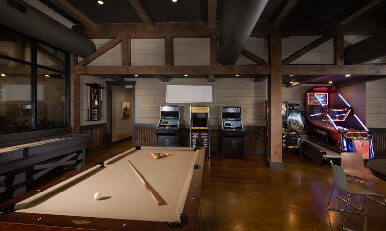 Two Moon | Elegant Mountain Home with Great Community Amenities - Cashiers, North Carolina