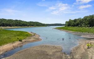 Lakeside Tranquility at Getaway Ranch - Theodosia, Missouri
