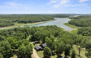 Lakeside Tranquility at Getaway Ranch - Theodosia, Missouri