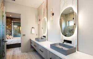 360° Views & Architectural Brilliance in Sedona - Sedona, Arizona