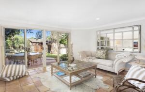 Stylish North Avoca Retreat, Steps from the Sand - North Avoca, Australia