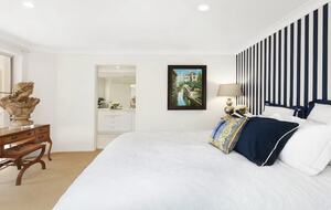 Stylish North Avoca Retreat, Steps from the Sand - North Avoca, Australia