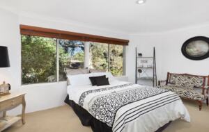 Stylish North Avoca Retreat, Steps from the Sand - North Avoca, Australia