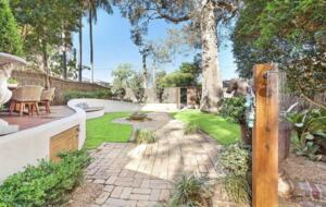 Stylish North Avoca Retreat, Steps from the Sand - North Avoca, Australia