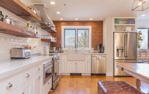 Stratton Mod Farmhouse Ski-In Retreat - Stratton, Vermont