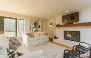 Stratton Mod Farmhouse Ski-In Retreat - Stratton, Vermont