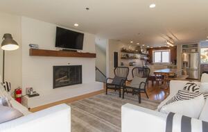 Stratton Mod Farmhouse Ski-In Retreat - Stratton, Vermont