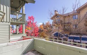 Stratton Mod Farmhouse Ski-In Retreat - Stratton, Vermont