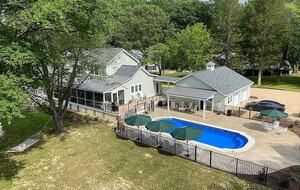 Charming Waterfront Cottage with Pickleball Court - Gloucester, Virginia