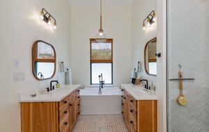 Breathtaking Lakefront Escape with Panoramic Views - Alexander City, Alabama