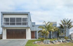 Omaha Oasis: A Sophisticated Coastal Retreat - Omaha, New Zealand