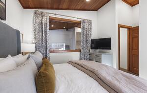 Sophisticated Boulder Creek Retreat - Park City, Utah