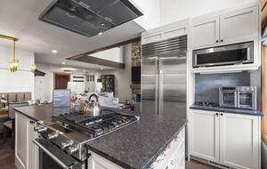 Sophisticated Boulder Creek Retreat - Park City, Utah