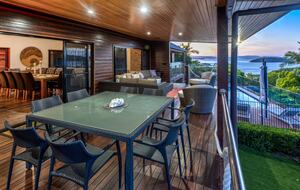 Captain's Landing: An Exclusive Retreat with Breathtaking Sea Views - Hamilton Island, Australia