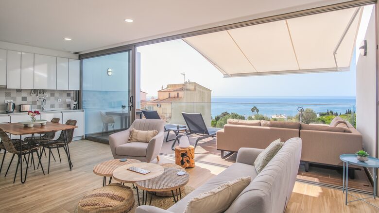 Elegant Duplex Penthouse in Praia da Luz, Algarve, with breathtaking Ocean Views & pool - Luz, Portugal