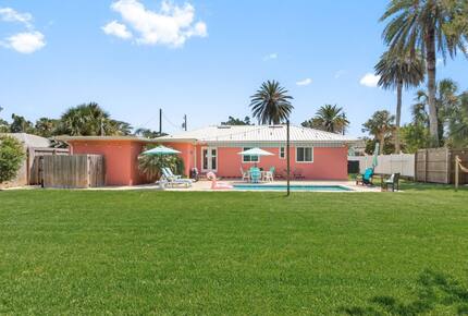 Modern Coastal Cottage Minutes from Downtown & Beach - St. Augustine, Florida