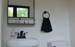 Tranquil Cabin Hideaway Near Wardensville’s Charm - Wardensville, West Virginia