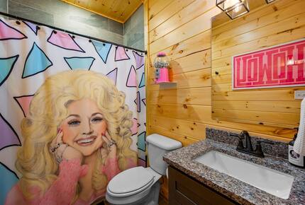 Dolly Parton Dream Cabin in the Smokies - Sevierville, Tennessee