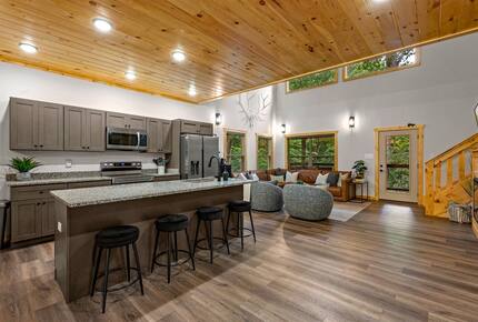 Dolly Parton Dream Cabin in the Smokies - Sevierville, Tennessee