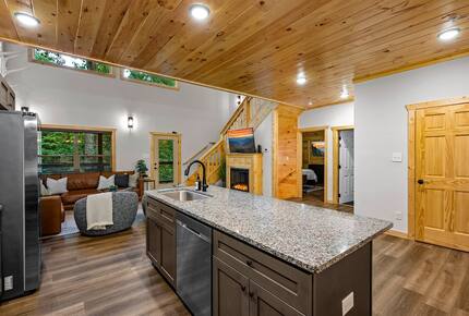 Dolly Parton Dream Cabin in the Smokies - Sevierville, Tennessee