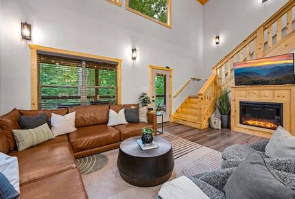Dolly Parton Dream Cabin in the Smokies - Sevierville, Tennessee