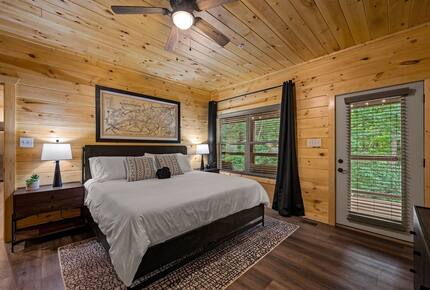 Dolly Parton Dream Cabin in the Smokies - Sevierville, Tennessee